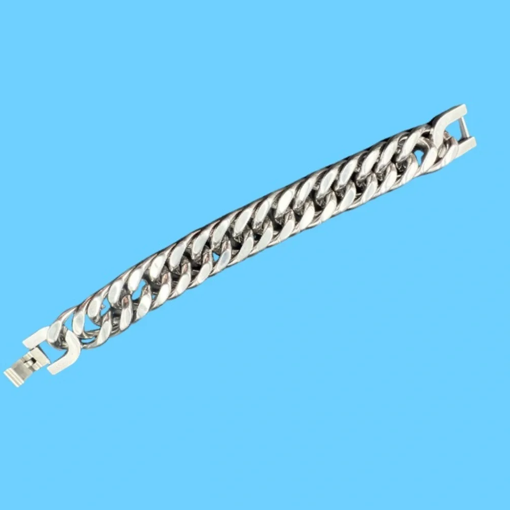 Unbranded bracelet measures